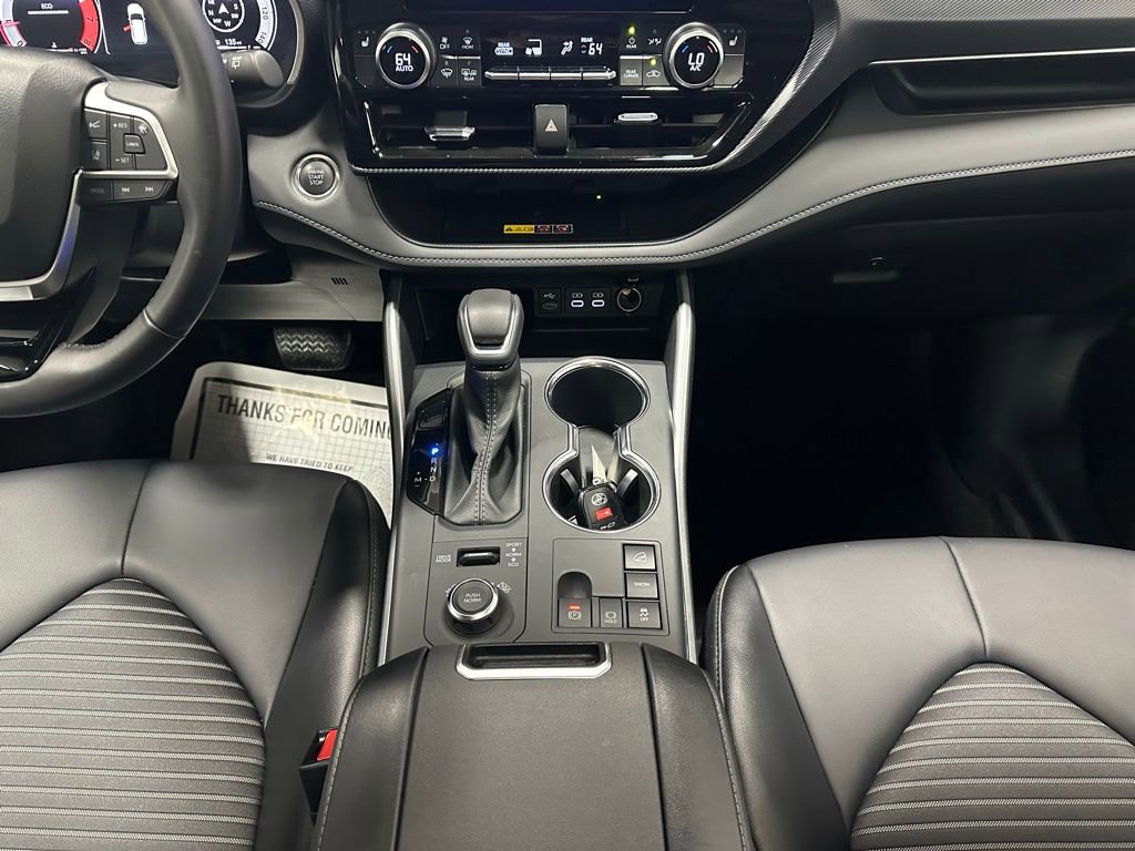 Used 2025 Toyota Highlander XSE AWD/4WD image 40