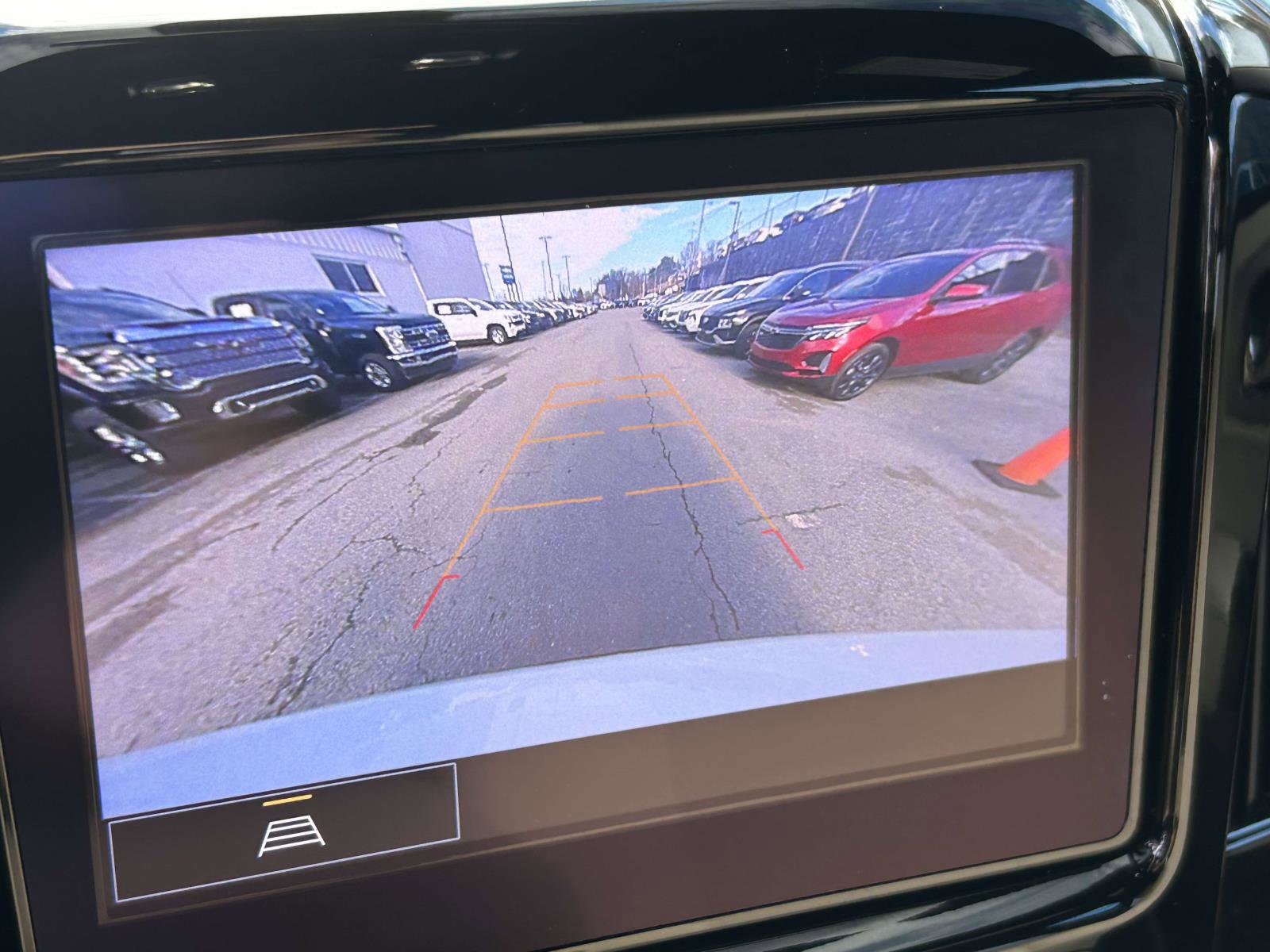 Used 2023 Chevrolet Traverse LT image 27