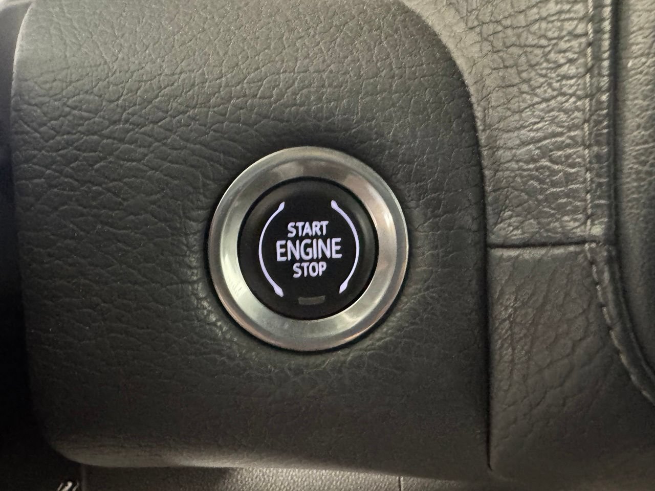 Used 2022 GMC Yukon Denali AWD/4WD image 25
