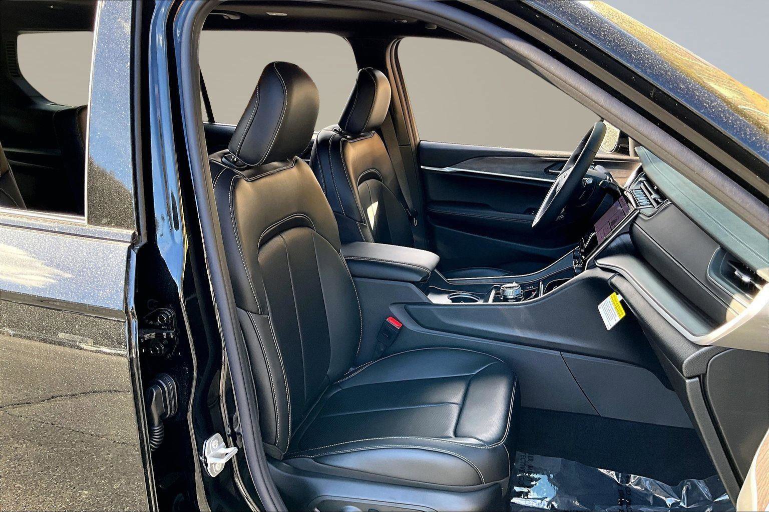 New 2025 Jeep Grand Cherokee L Limited w/ Luxury Tech Group II image 9