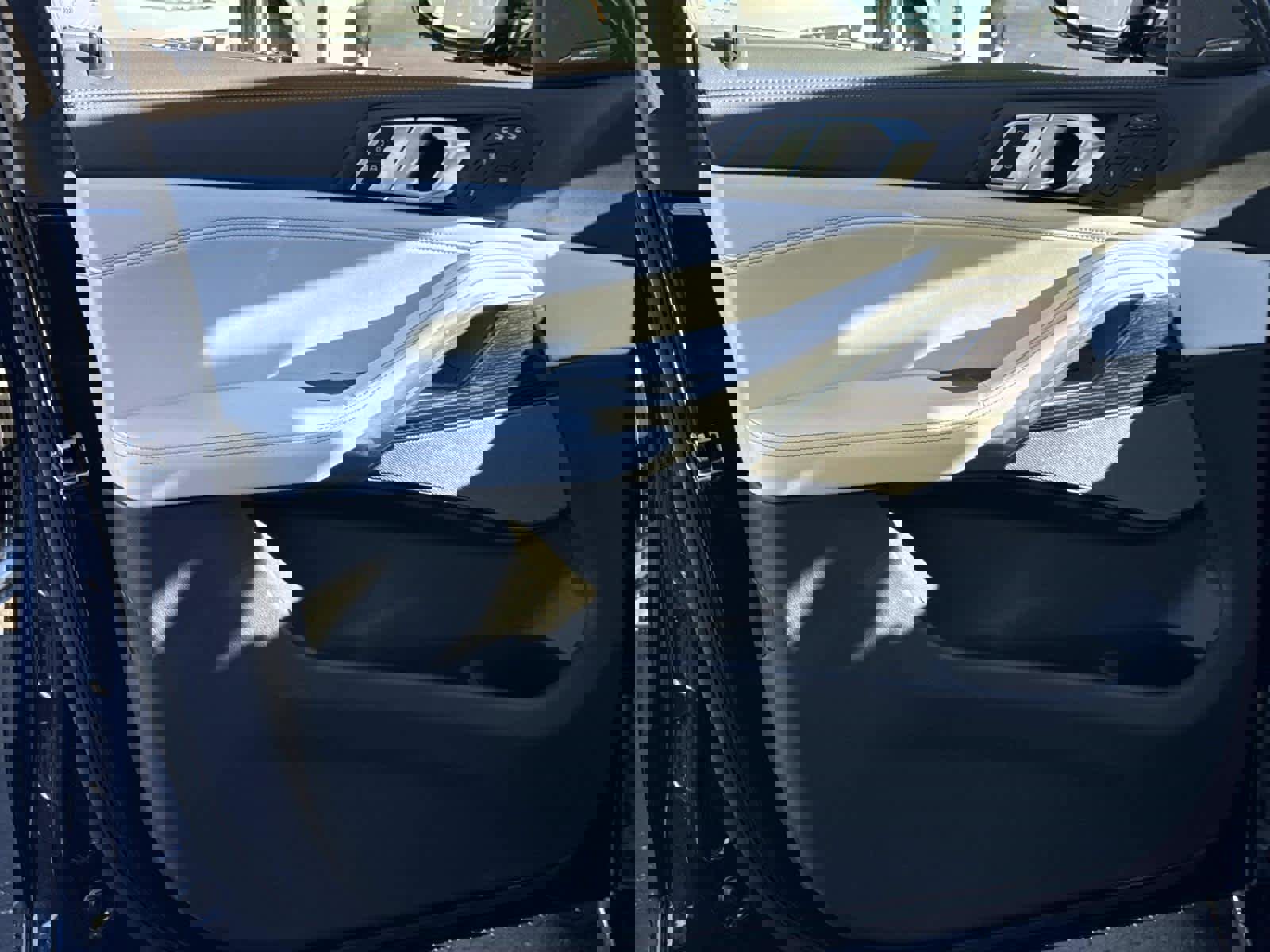 New 2026 BMW X6 xDrive40i w/ Executive Package image 26