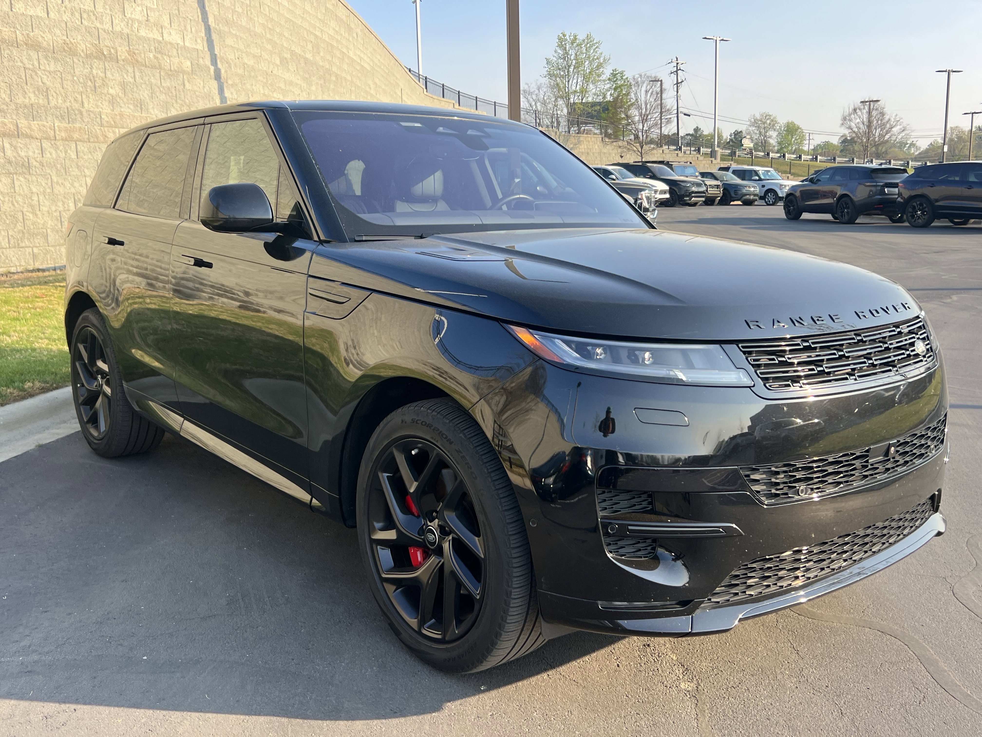 Used 2023 Land Rover Range Rover Sport SE Dynamic image 9