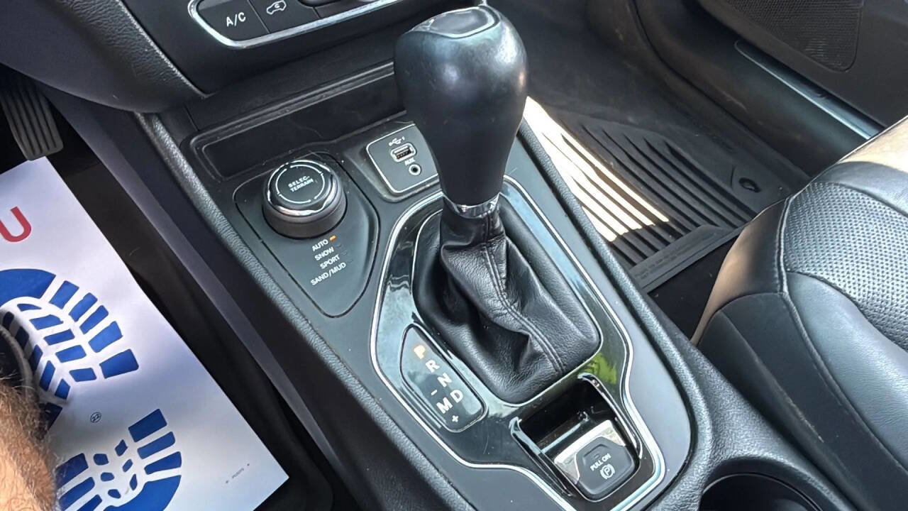 Used 2019 Jeep Cherokee Limited image 19