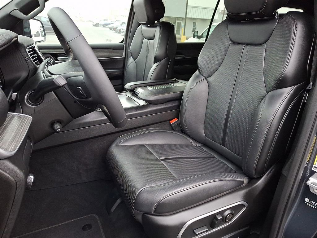 Used 2024 Jeep Wagoneer Series III image 18