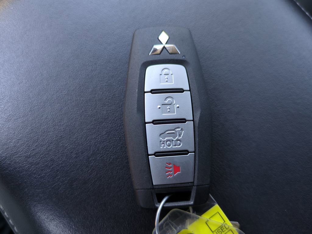 Used 2023 Mitsubishi Outlander SE image 31