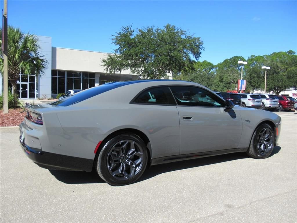 Used 2025 Dodge Charger R/T w/ Quick Order Package 25M R/T image 5