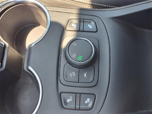 Used 2024 GMC Terrain SLT image 11