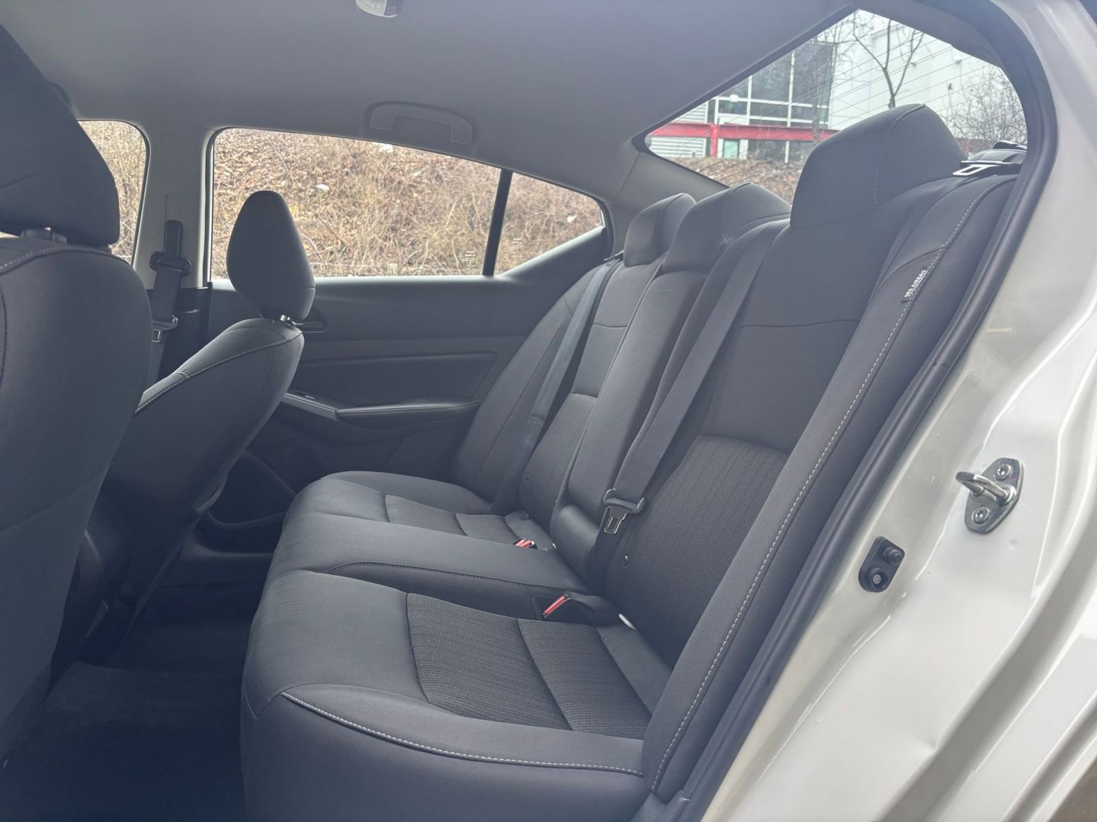 Used 2025 Nissan Altima 2.5 SV FWD image 39