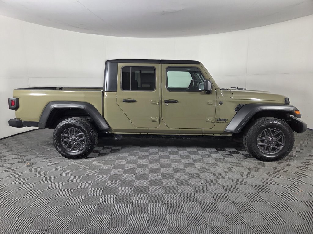 Used 2026 Jeep Gladiator Sport AWD/4WD image 5