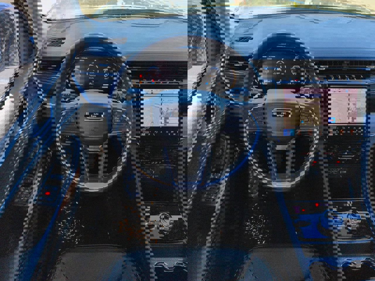 Used 2023 Jeep Grand Cherokee Limited w/ Black Appearance Package image 15