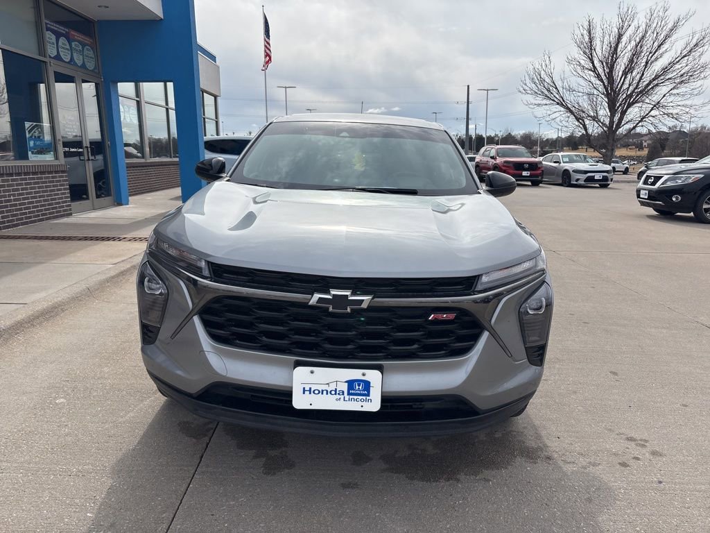 Used 2024 Chevrolet Trax RS w/ Driver Confidence Package image 2