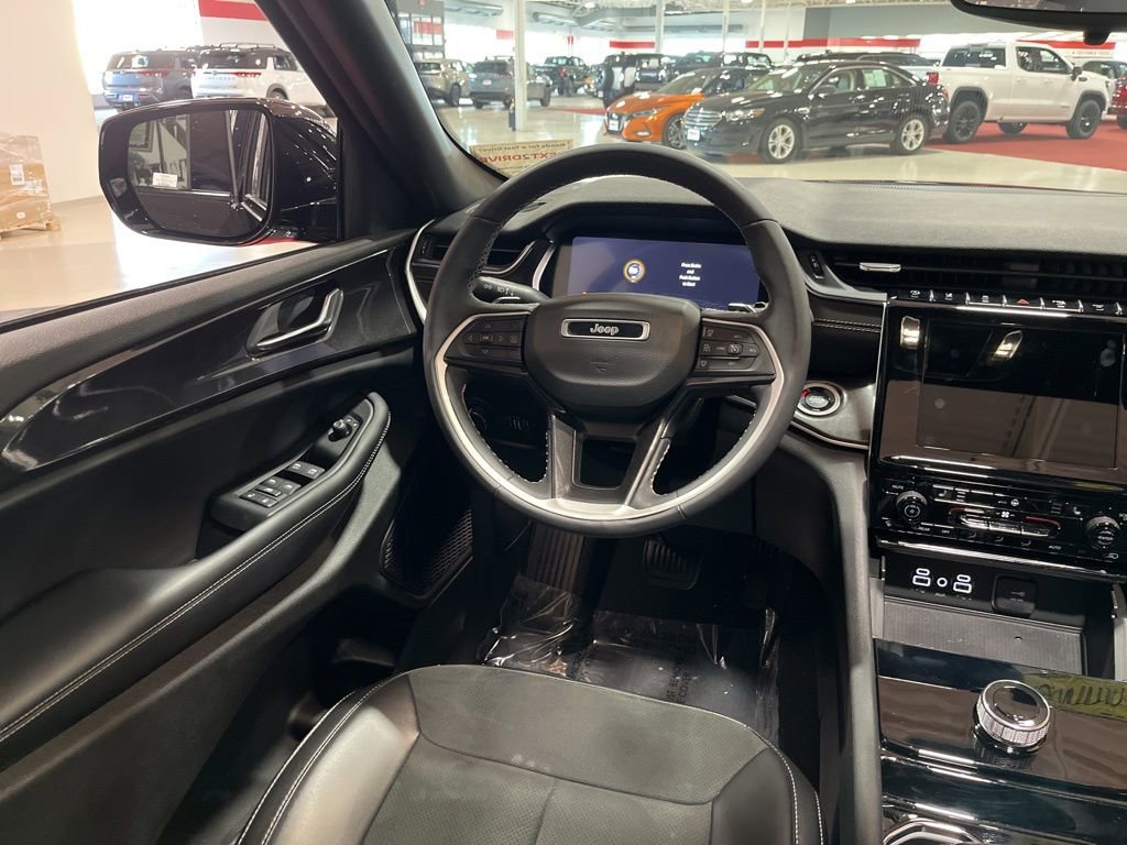 Used 2023 Jeep Grand Cherokee Altitude image 16