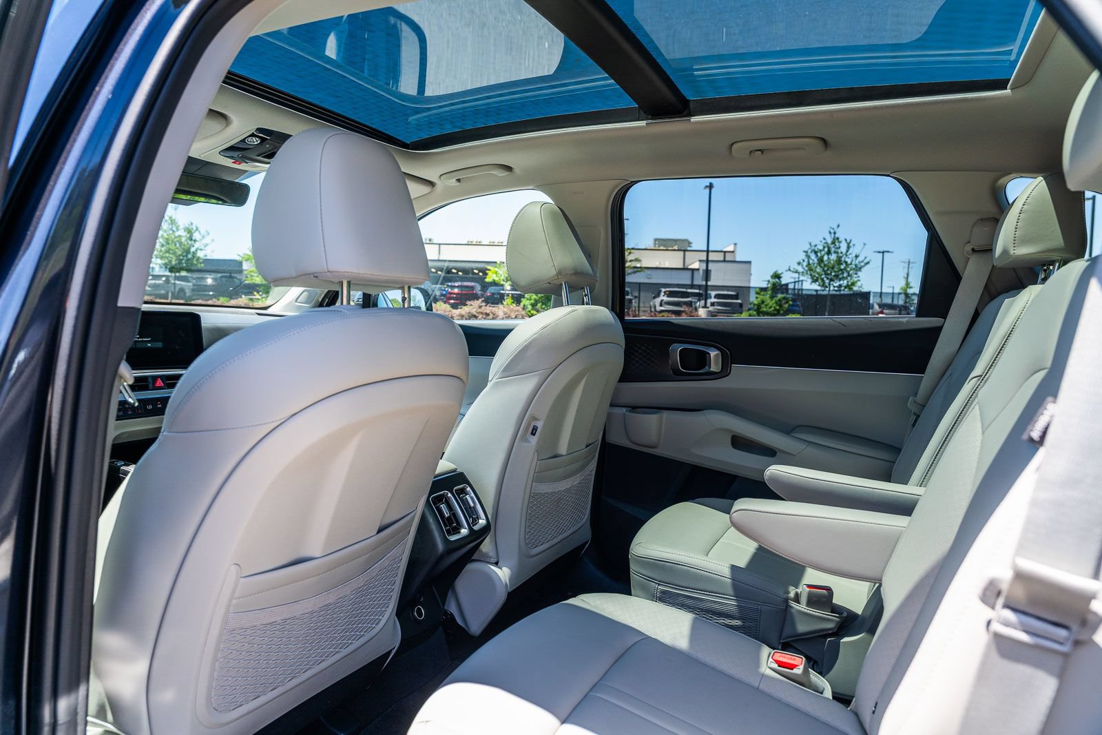 Used 2025 Kia Sorento EX w/ Panoramic Sunroof Package FWD image 18