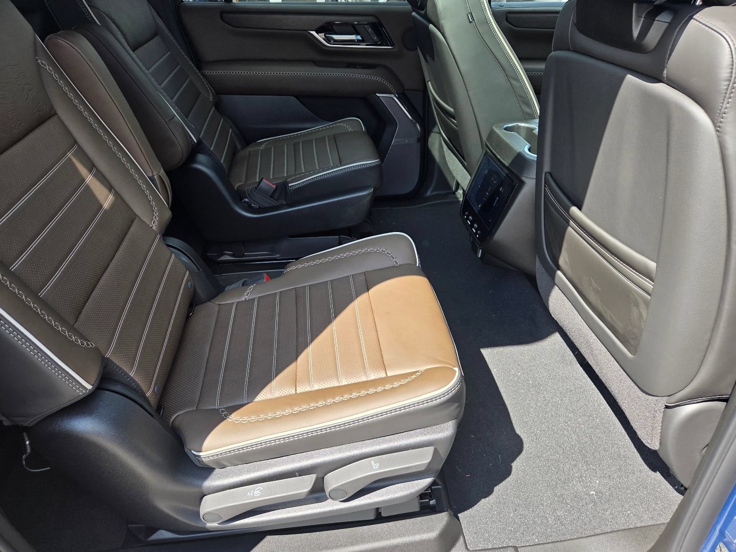 New 2026 GMC Yukon XL Denali Ultimate w/ LPO, Floor Liner Package AWD/4WD image 25