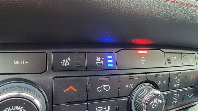 Used 2024 Dodge Durango GT image 35