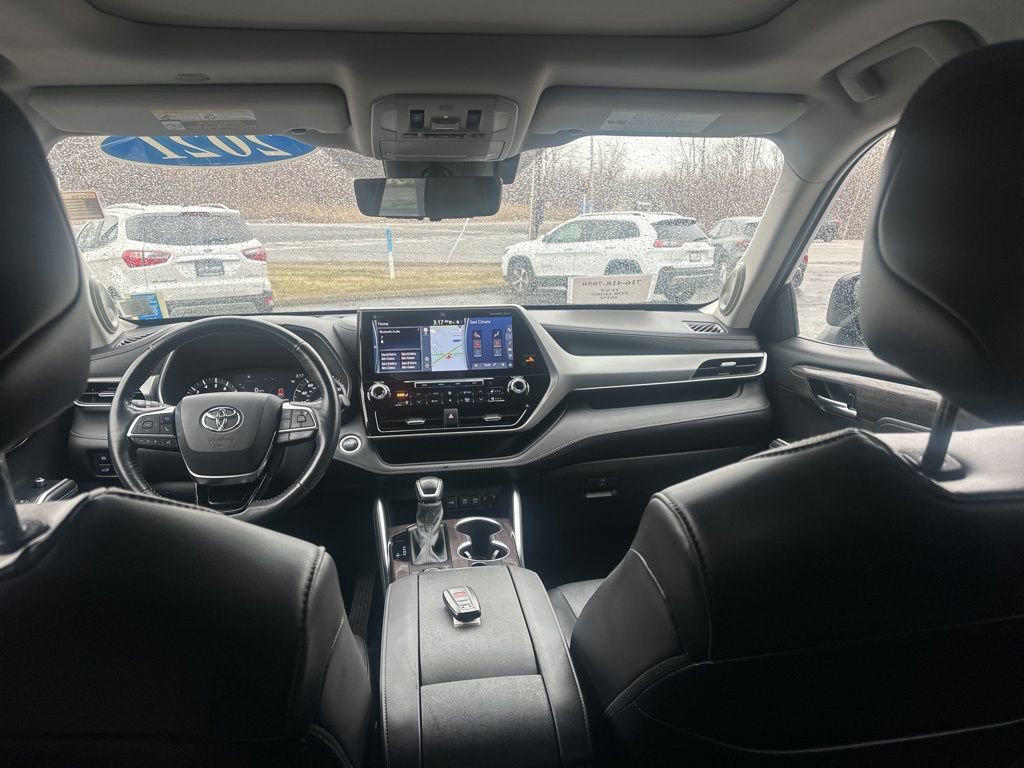 Used 2021 Toyota Highlander Platinum image 29