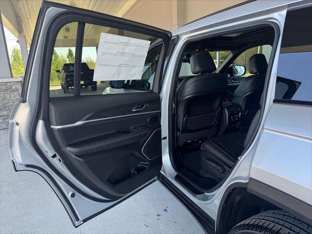 New 2026 Jeep Grand Cherokee L Limited w/ Limited Altitude Package AWD/4WD image 50