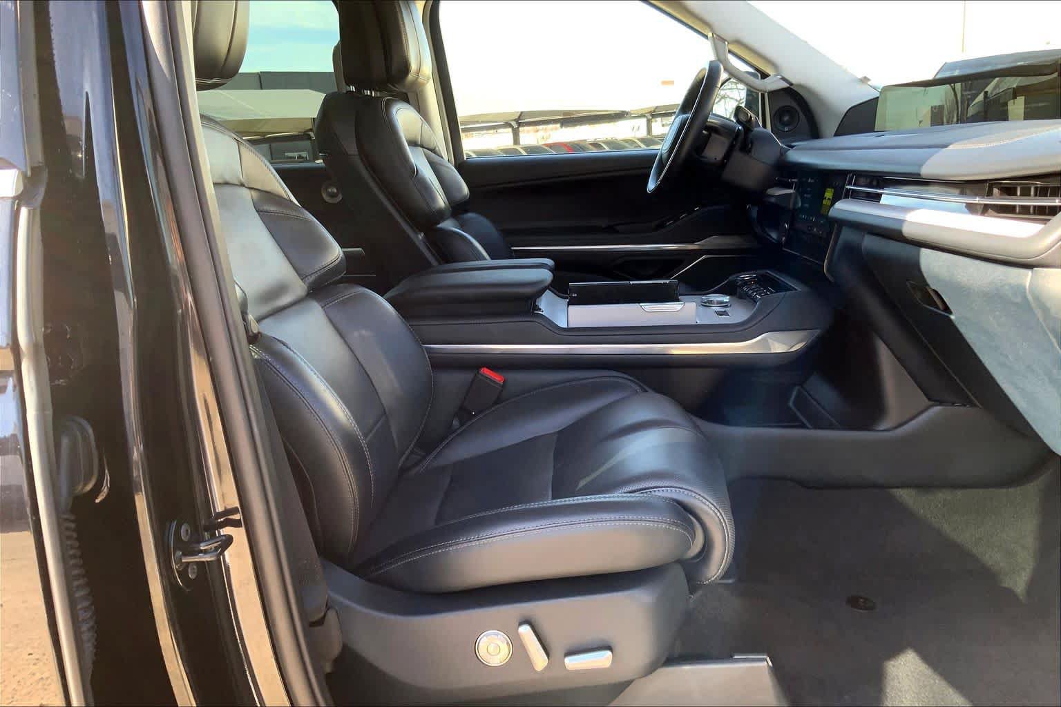 Used 2025 Lincoln Navigator Reserve AWD/4WD image 16