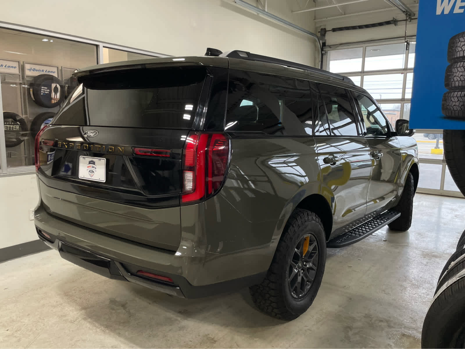 Used 2025 Ford Expedition Tremor AWD/4WD image 8