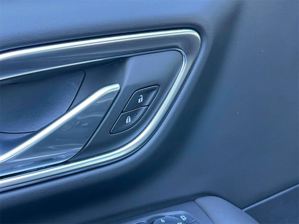 Used 2024 GMC Yukon XL SLT image 27