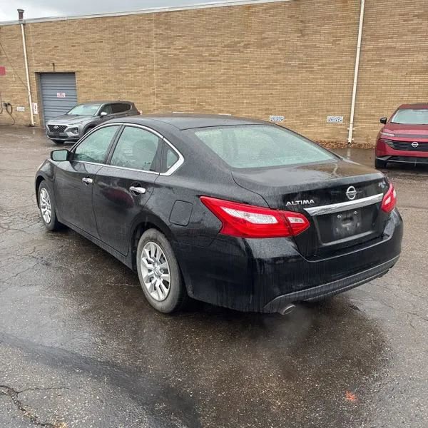 Used 2016 Nissan Altima 2.5 S w/ Power Driver Seat Package image 3