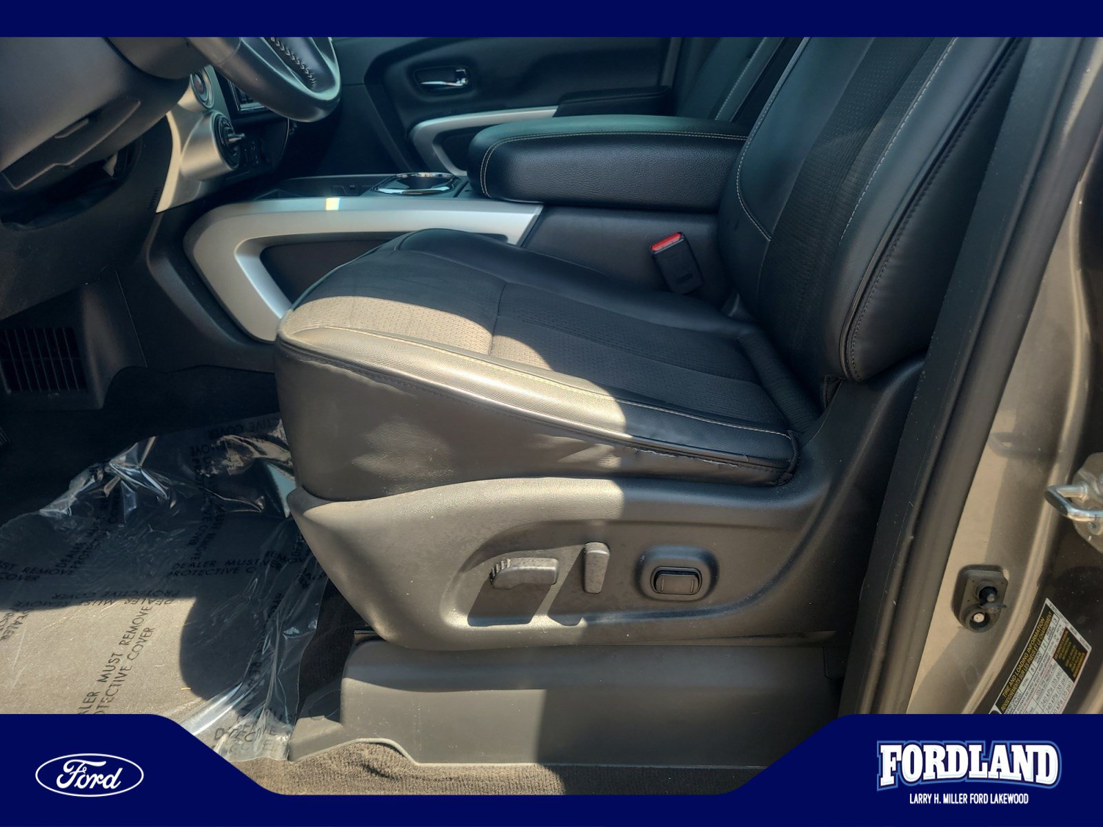 Used 2017 Nissan Titan PRO-4X AWD/4WD image 14