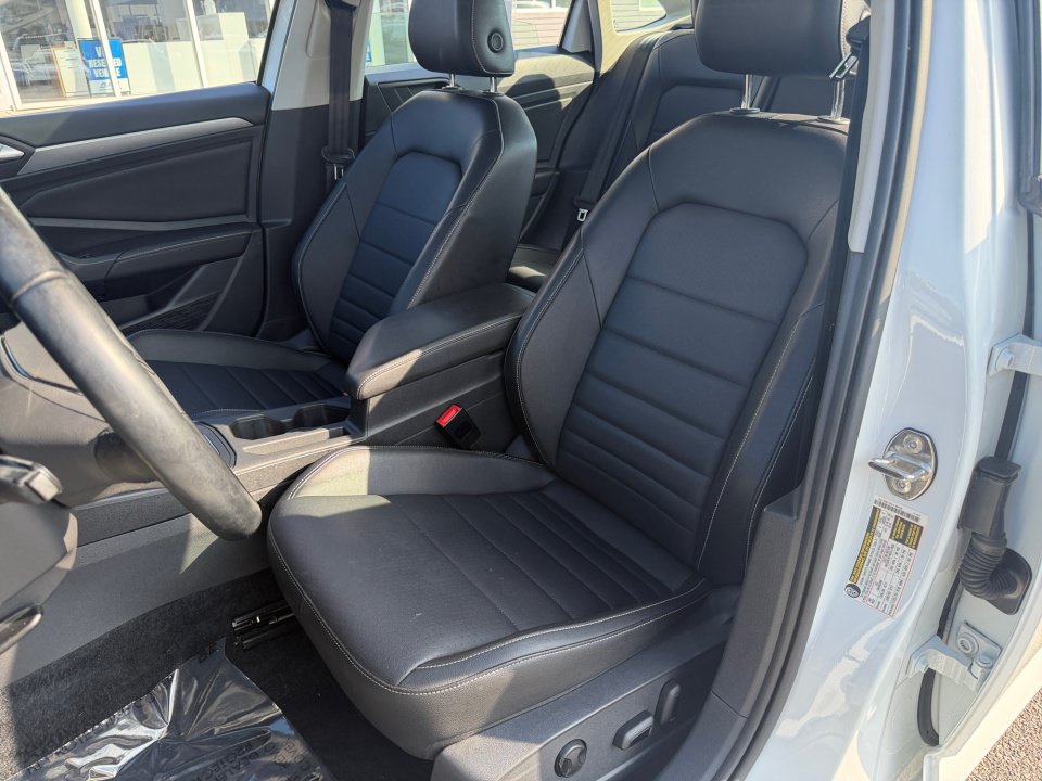 Certified 2022 Volkswagen Jetta SE FWD image 30