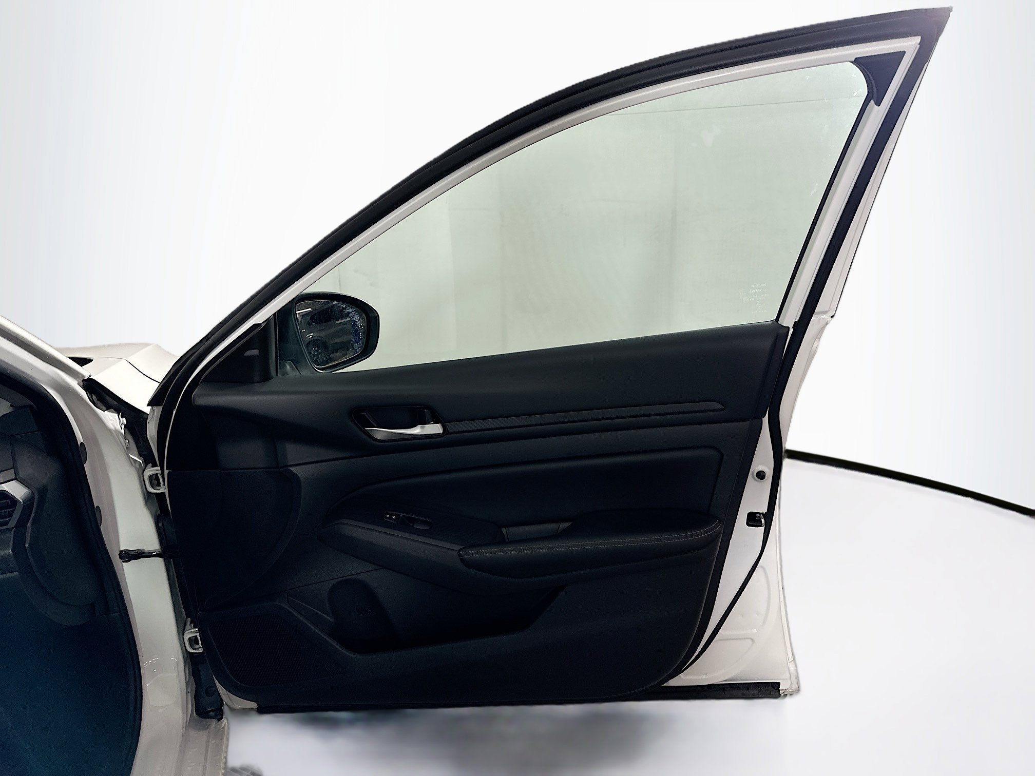 Used 2025 Nissan Altima 2.5 SV image 29