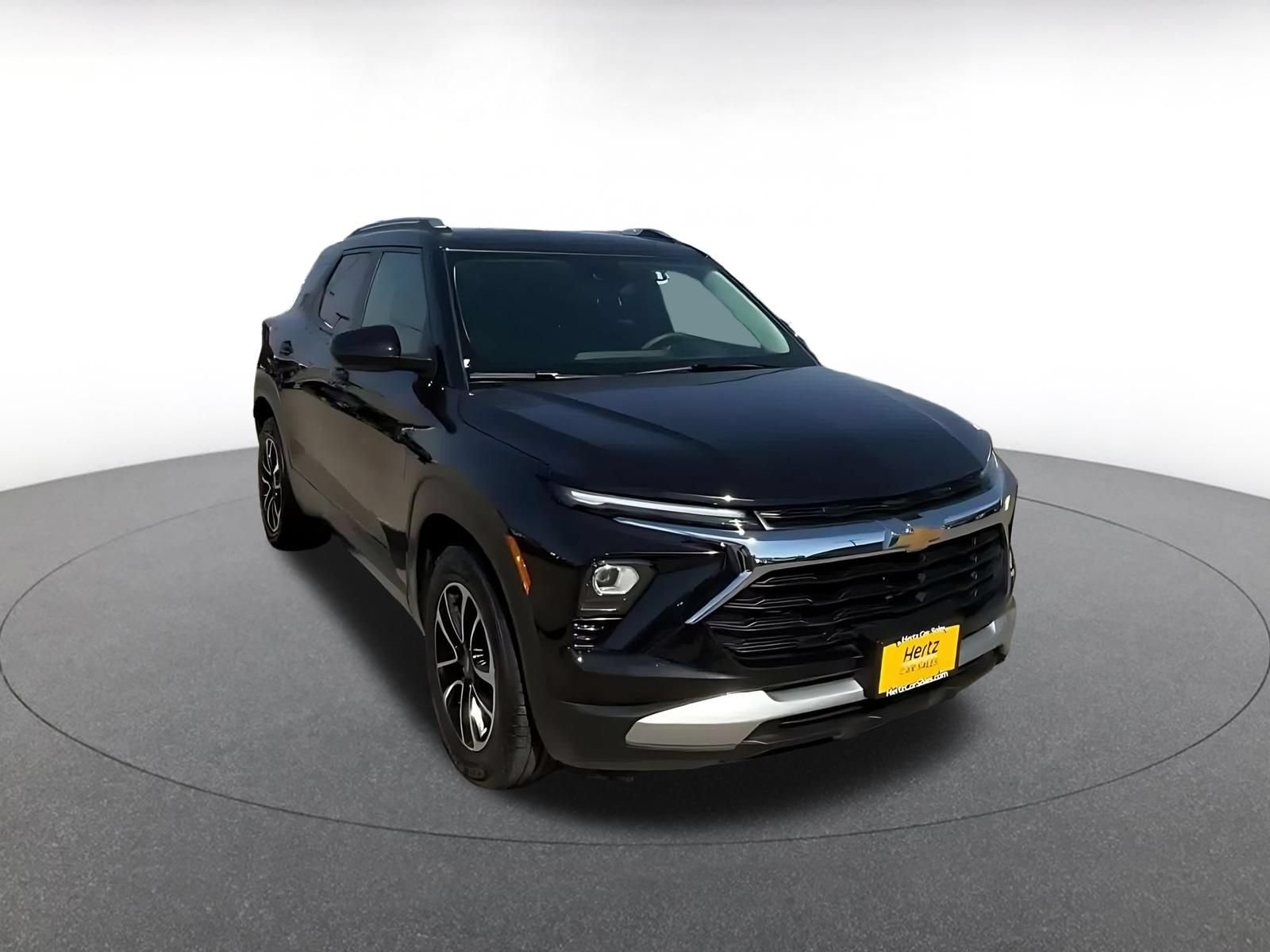 Used 2025 Chevrolet TrailBlazer LT FWD image 3