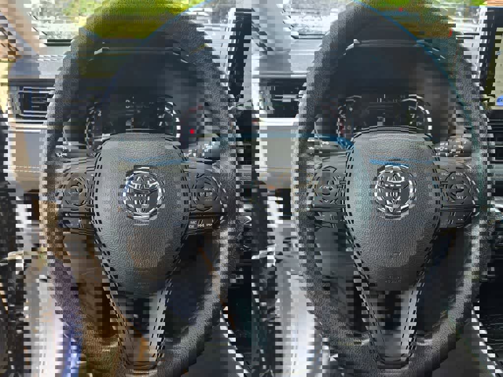 Used 2024 Toyota RAV4 XLE FWD image 22