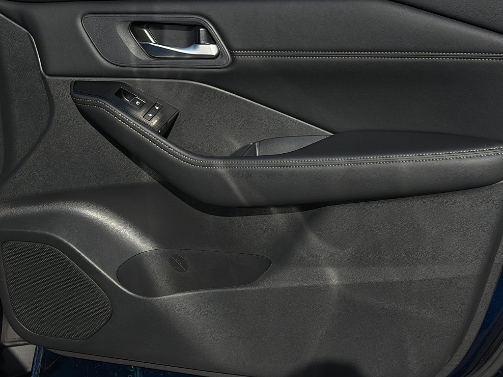 Used 2025 Nissan Rogue SL image 21