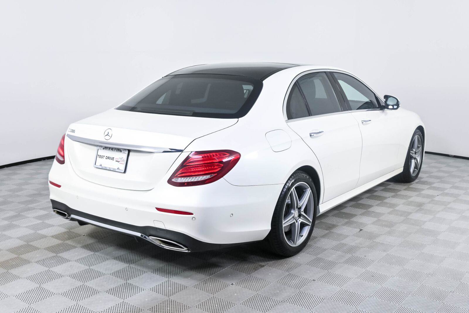 Used 2017 Mercedes-Benz E 300 image 28