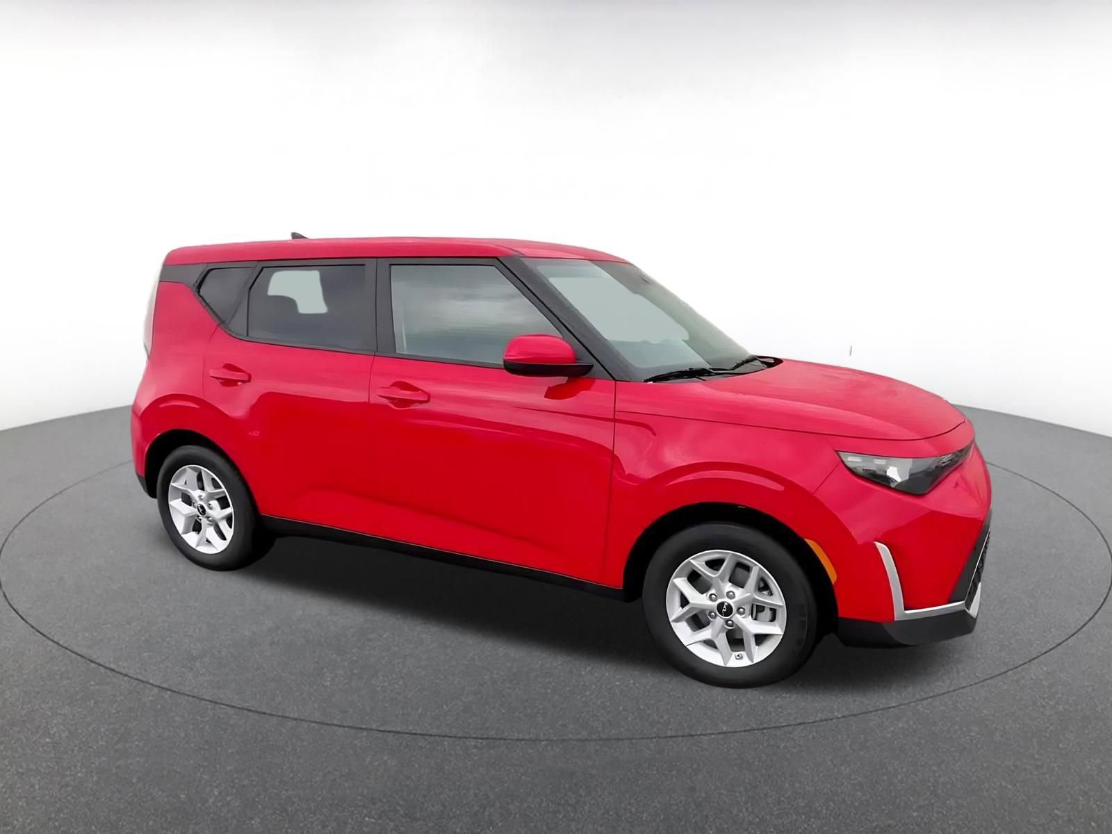 Used 2025 Kia Soul LX w/ LX Technology Package FWD image 2
