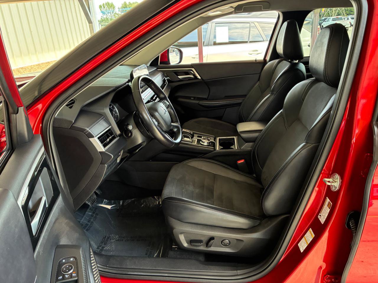 Used 2024 Mitsubishi Outlander SE FWD image 11