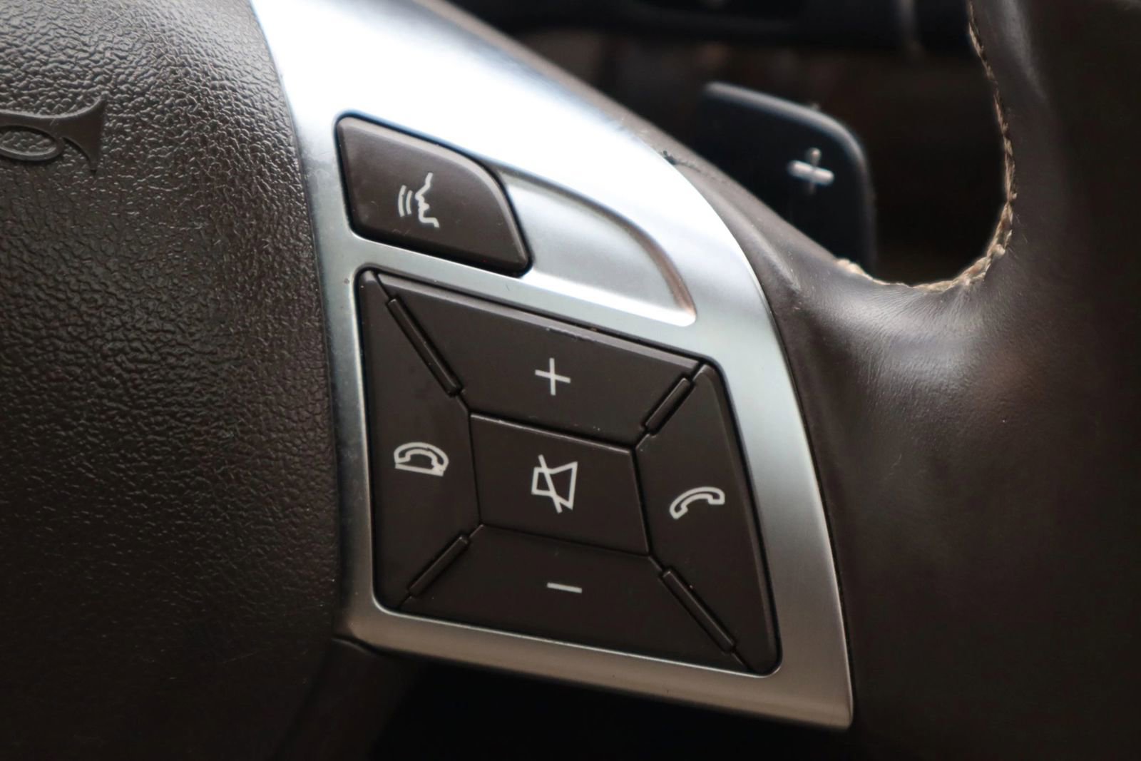 Used 2015 Mercedes-Benz GL 320 BlueTEC 4MATIC w/ Premium I Package image 38