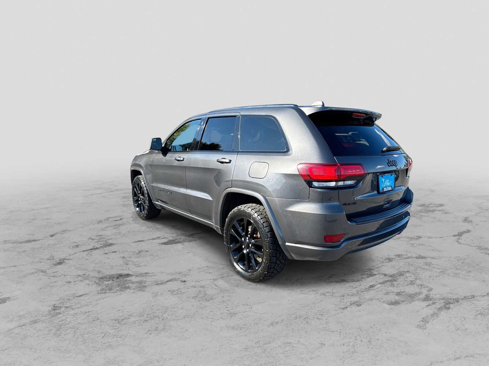 Used 2018 Jeep Grand Cherokee Altitude AWD/4WD image 6
