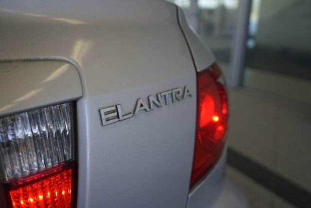 Used 2005 Hyundai Elantra GLS FWD image 13