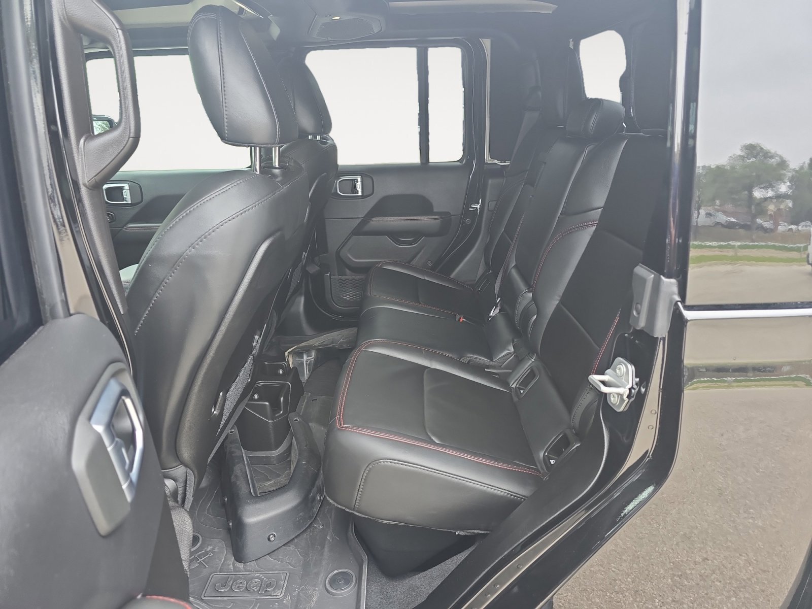Used 2025 Jeep Gladiator Rubicon AWD/4WD image 23
