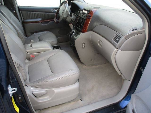 Used 2004 Toyota Sienna XLE AWD/4WD image 9