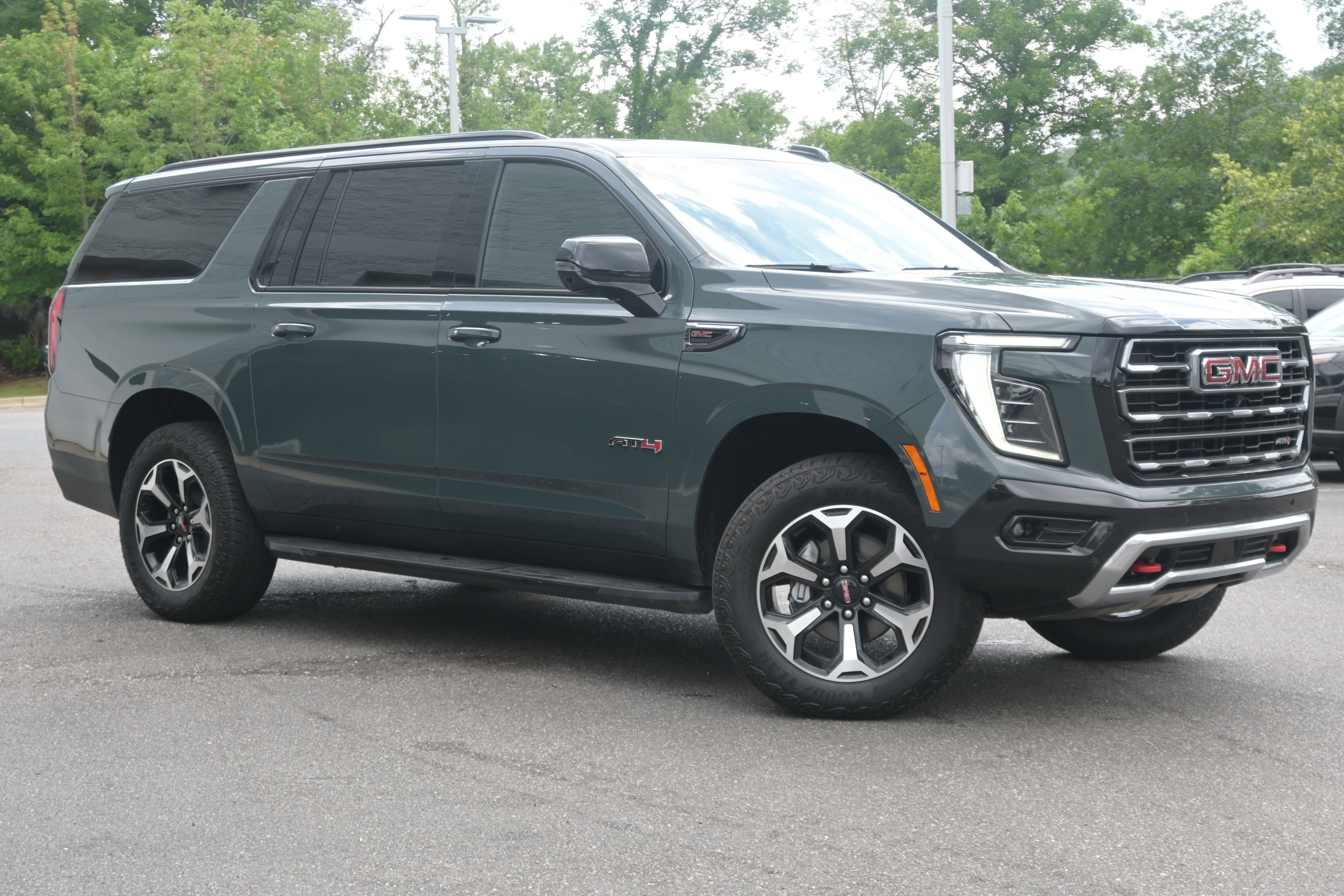 Used 2026 GMC Yukon XL AT4 w/ LPO, Floor Liner Package AWD/4WD image 2