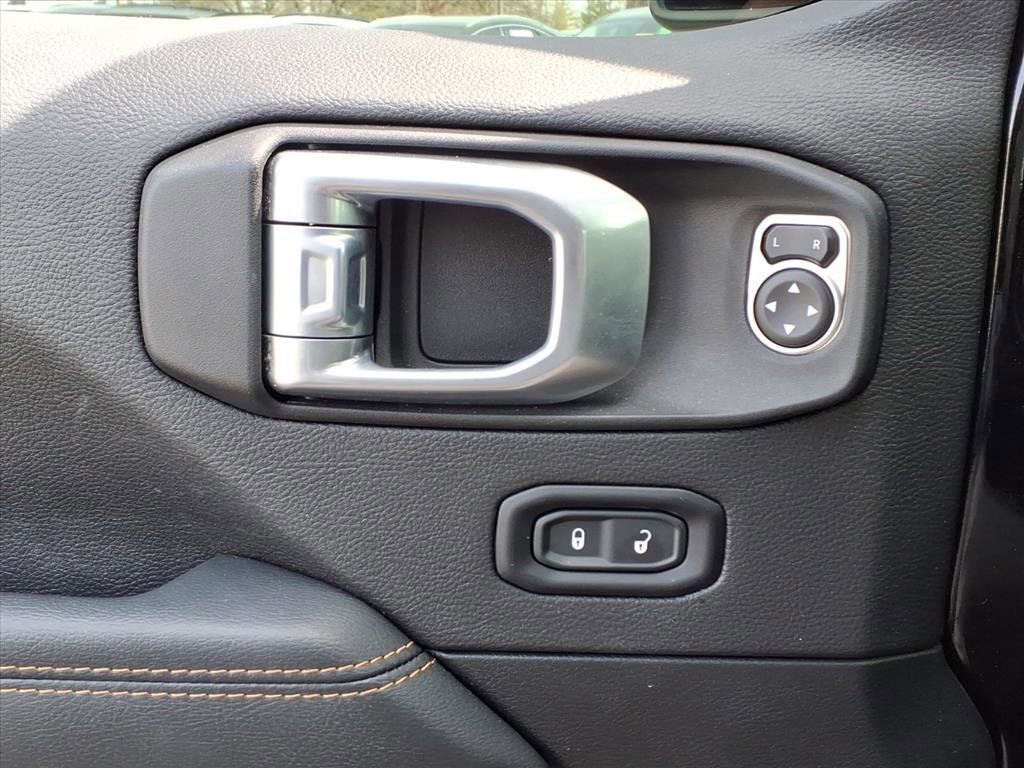 Used 2021 Jeep Wrangler Unlimited Sahara image 24