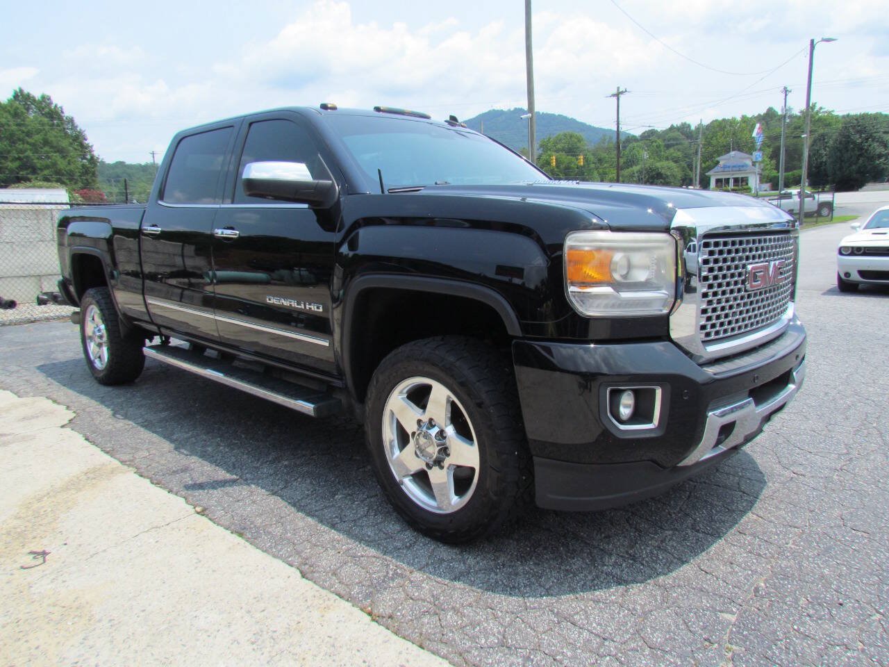 Used 2015 GMC Sierra 2500 Denali w/ Duramax Plus Package AWD/4WD image 7