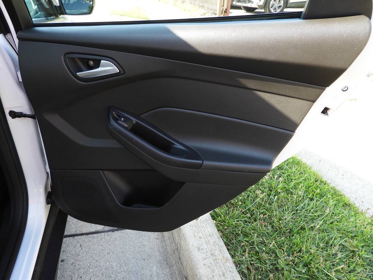 Used 2016 Ford Focus SE FWD image 27