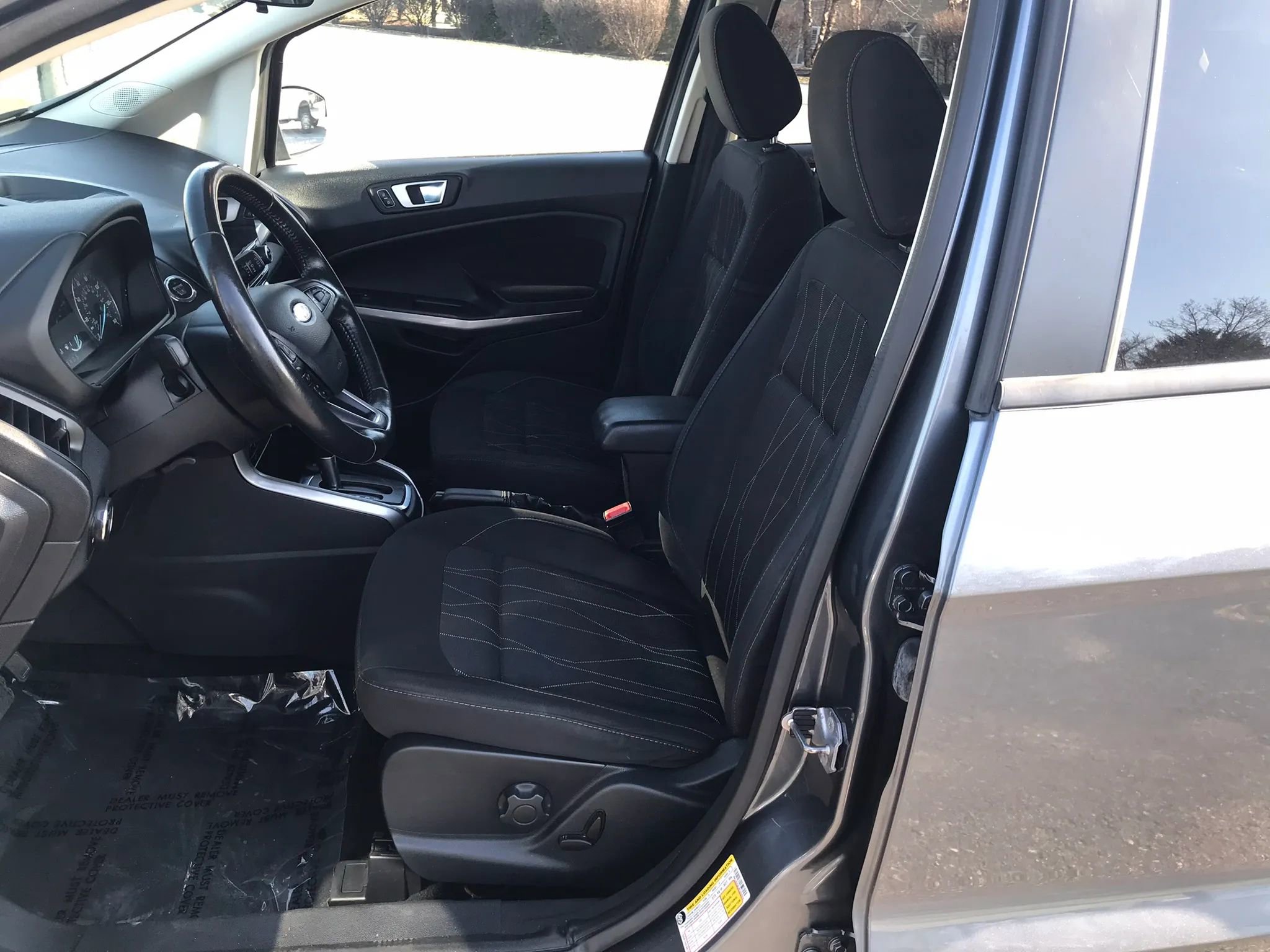 Used 2019 Ford EcoSport SE image 2