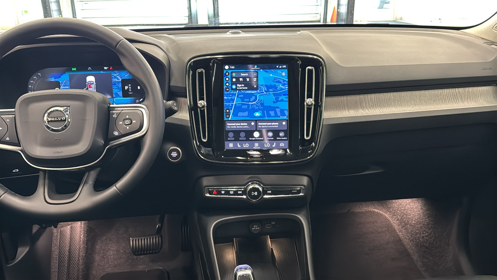 Used 2025 Volvo XC40 B5 Plus AWD/4WD image 11