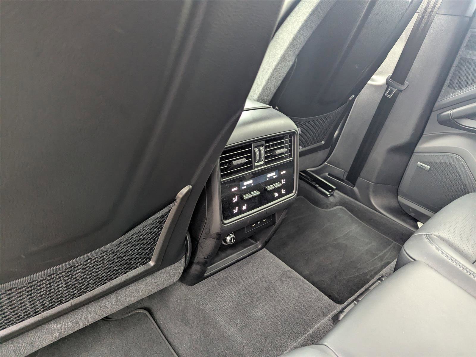 Used 2024 Porsche Cayenne S image 25