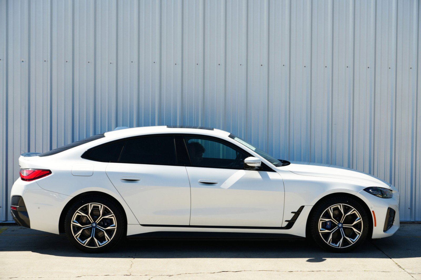 Used 2022 BMW i4 eDrive40 w/ M Sport Package image 56