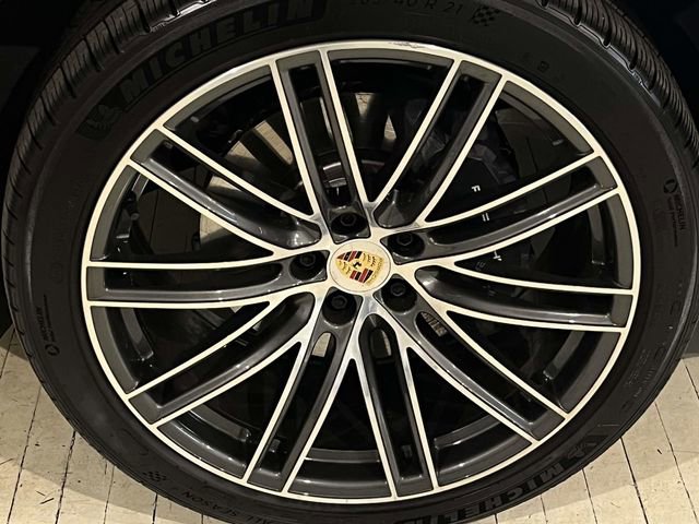 Certified 2026 Porsche Macan AWD/4WD image 11