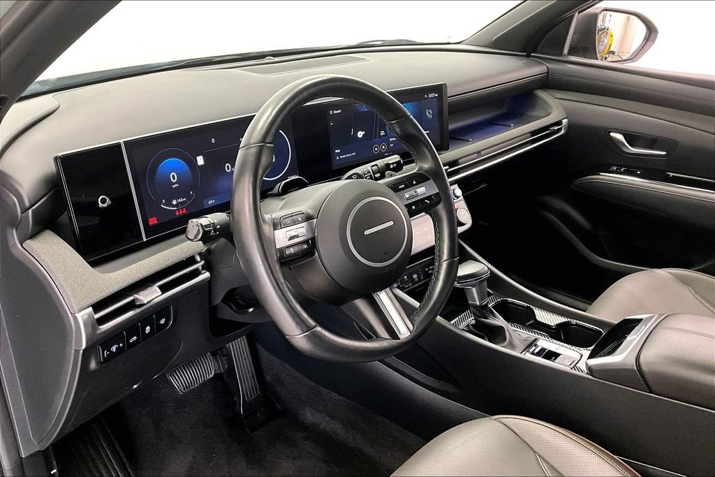 Certified 2025 Hyundai Santa Cruz Limited AWD/4WD image 13