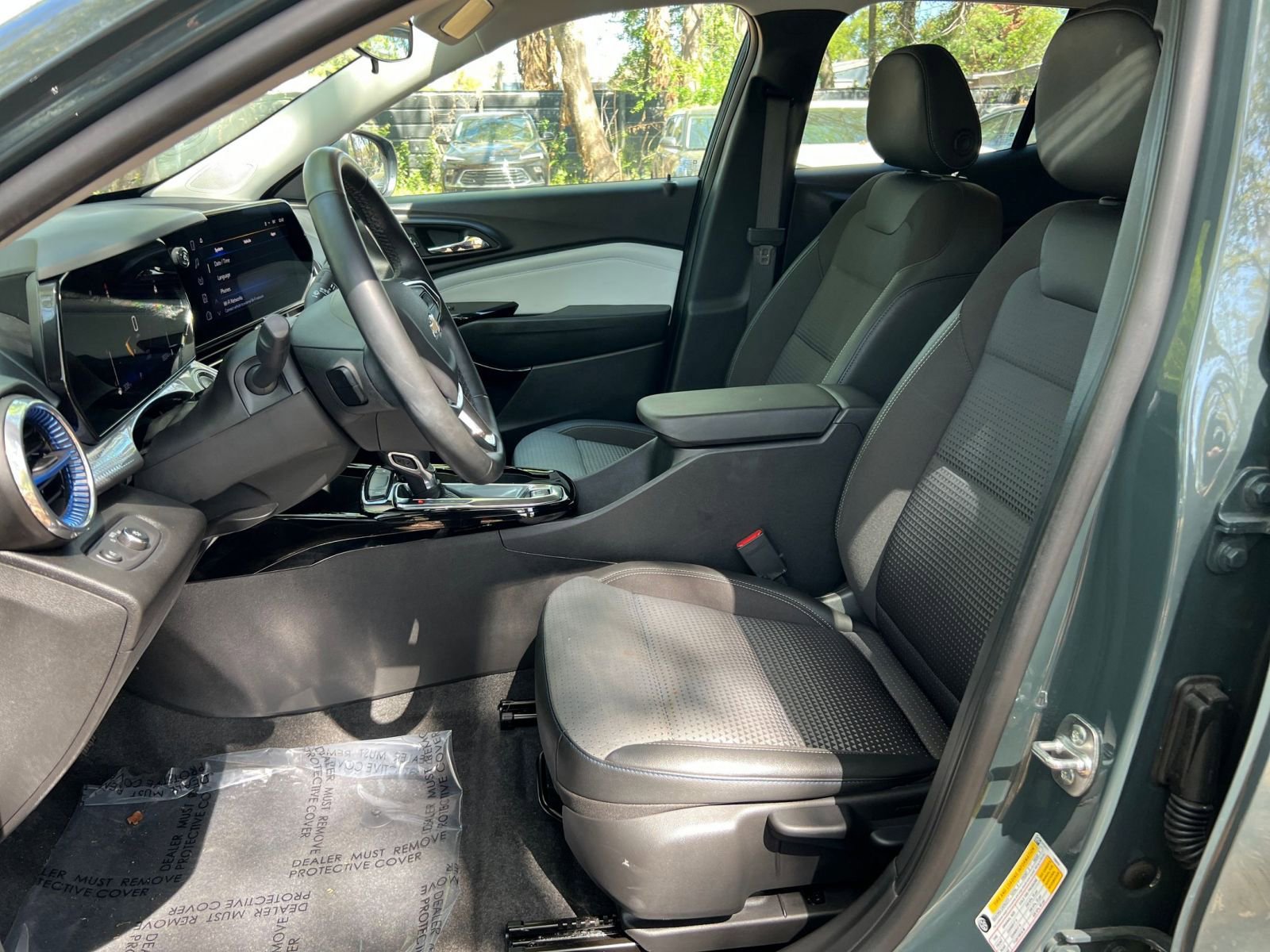 Used 2025 Chevrolet Trax LT w/ LT Convenience Package image 23